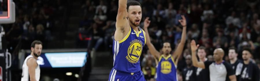  库里超远三分压哨命中,勇士加时逆转凯尔特人  