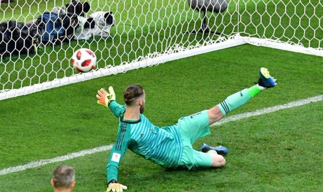  斯图加特年轻门将横空出世，多次神扑保住不败金身